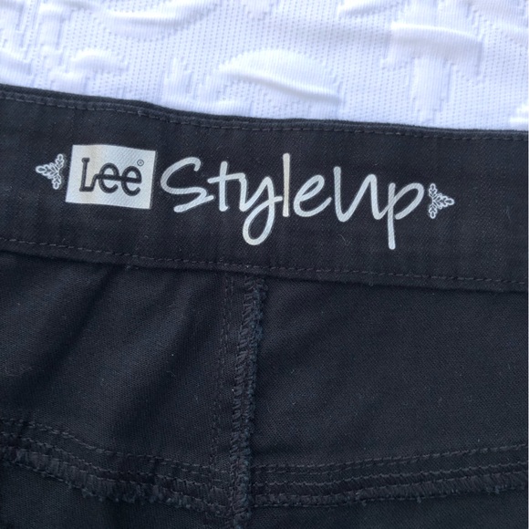 Lee StyleUp Natural Fit Embroidery Jean Capri size 24W Med NWT - Picture 7 of 15